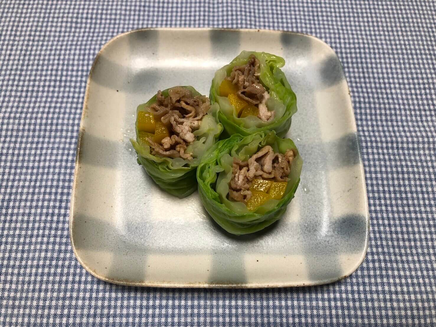 写真：春キャベツの春巻き風サラダ